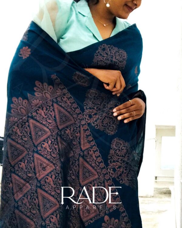 Light weight borderless semi silk saree